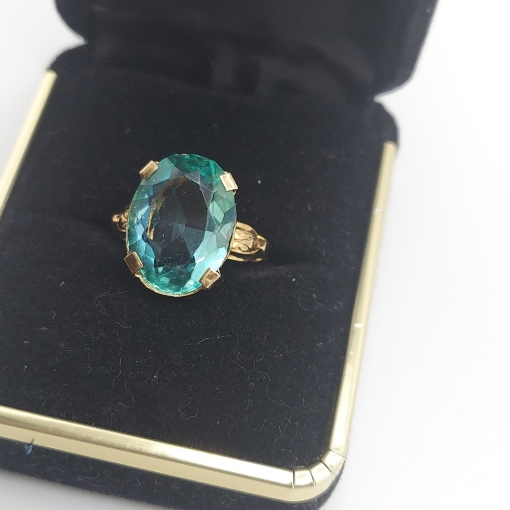 BDA Vtg 10k Yellow Gold synthetic Stone Ring. See photos for vintage wear.
